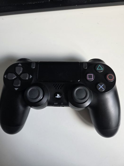 Pad PS4 czarny tylko po kablu