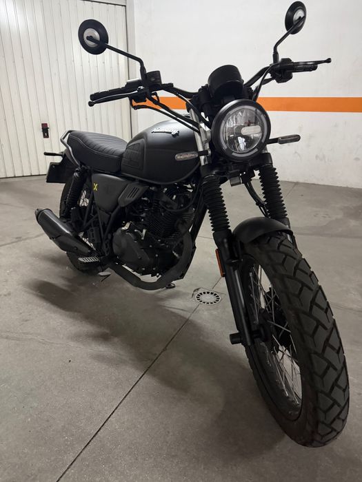 Keeway X-LIGHT 125cc com apenas 655km