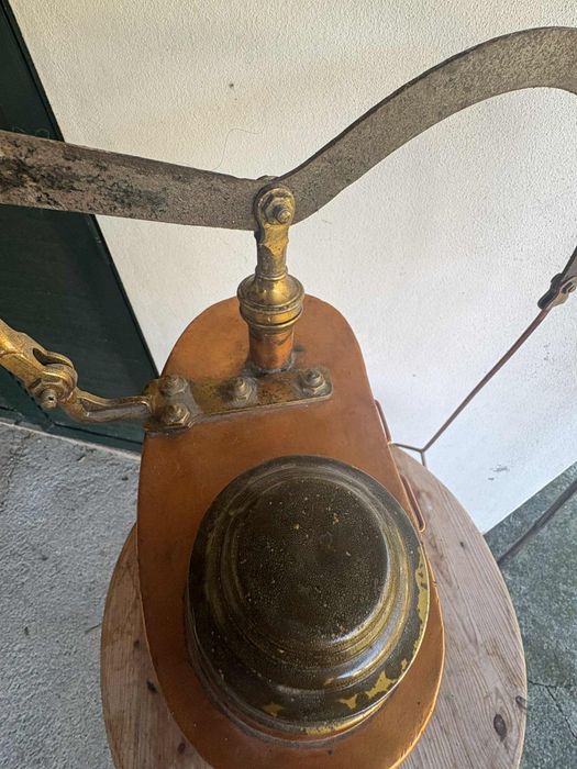 Pulverizador agrícola em cobre para colecionadores ou decoração