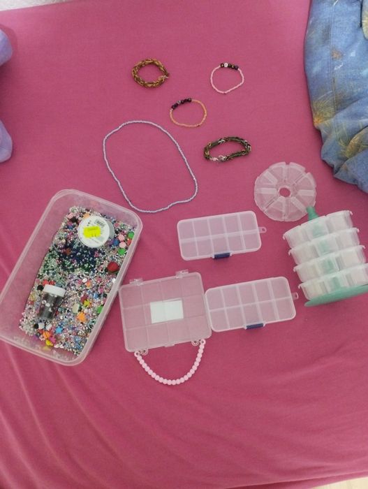 Bransoletki i naszyjniki