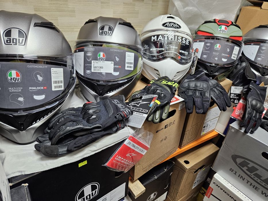 Мотошолом AGV, мотокуртка, мотоштани, мотоботи Alpinestars, Dainese