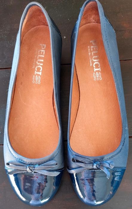 Sabrinas em pele genuína. Como novas.