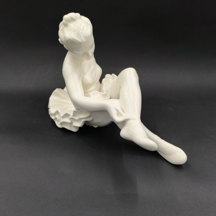 Jihokera Baletnica ponad 20 cm wysokość 30 długość Figurka Ceramika Vi