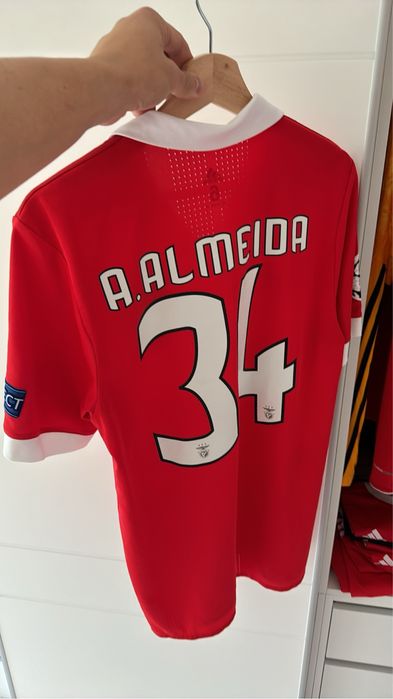Camisolas oficias oferecidas pelos jogadores