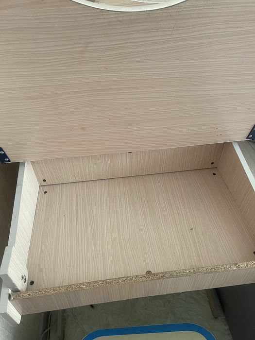 Письмовий дитячий стіл з поличками і стільчиком