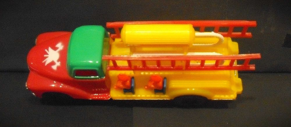 Carro de bombeiros antigo da PEPE