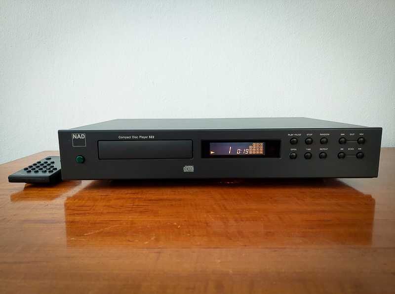 Leitor de CD's NAD 522 c/ controlo remoto