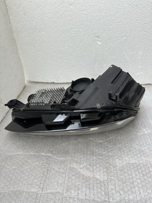 Audi a4 B9 фара права Matrix