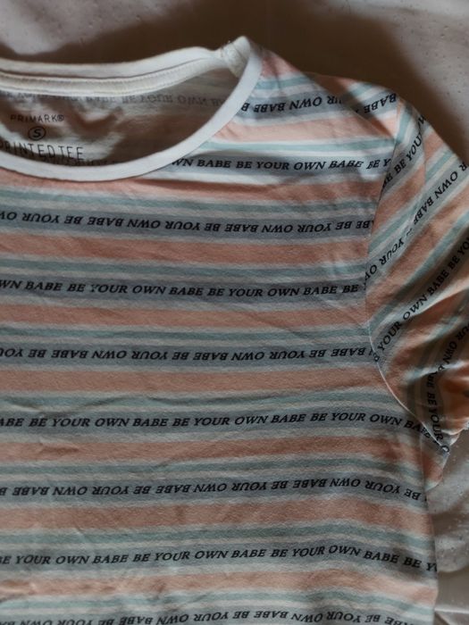 T-Shirt Com Listras Rosas e Azuis Mulher