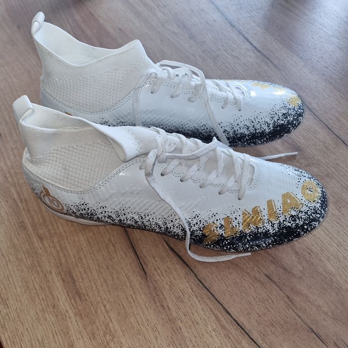 Buty korki do piłki noznej