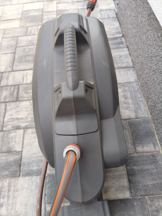 Wąż ogrodowy naścienny Gardena Roll-up Automatic 25m