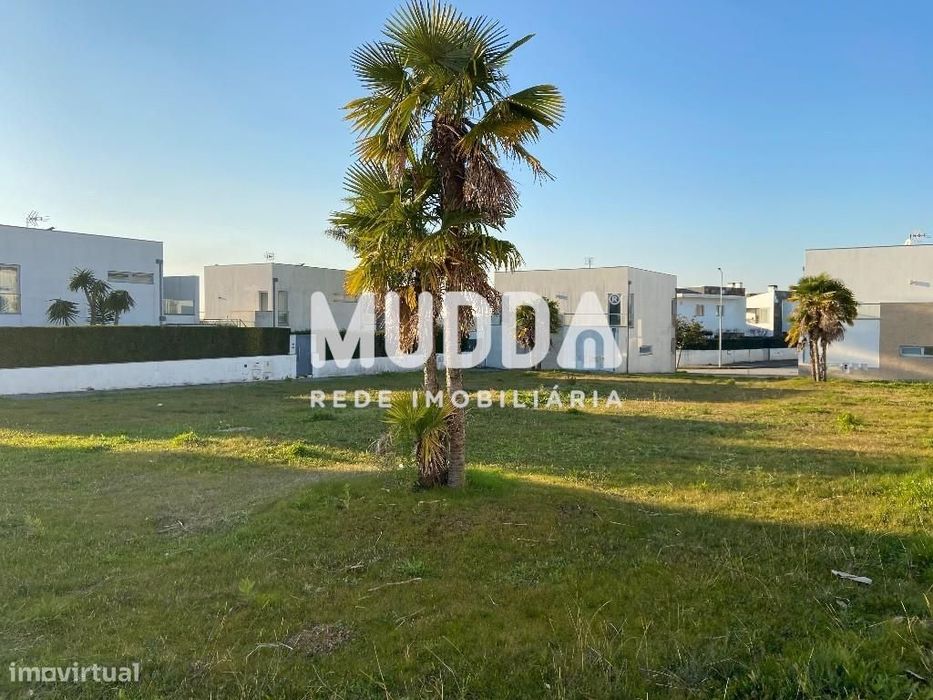 Terreno de 759 m2 para Construção
