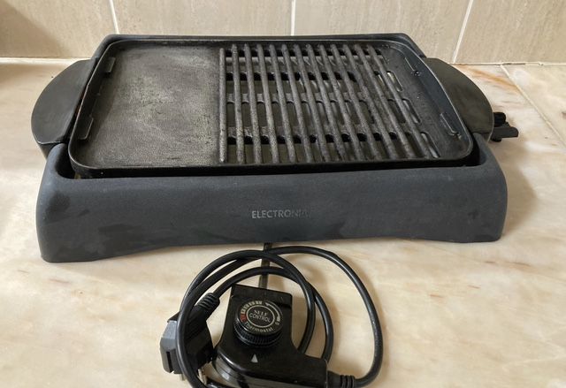 Grelhador eléctrico com chapa (churrasco)