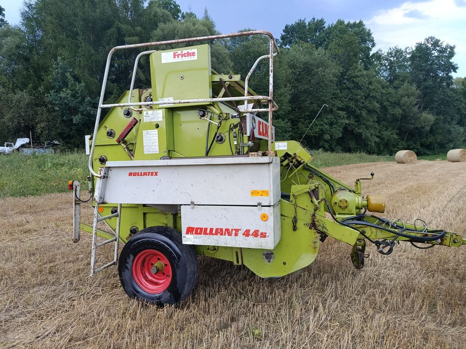 Prasa rolującą belujaca Claas rollant 44s siatka sznurek transport