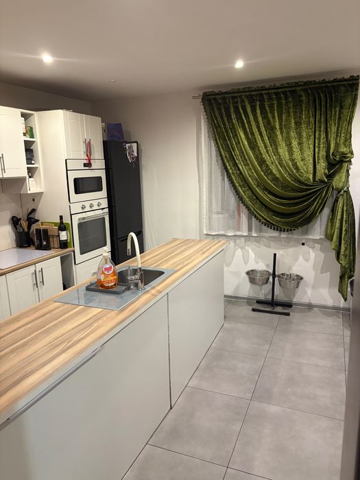 Dom pod lasem, nad stawem, bez sąsiedztwa