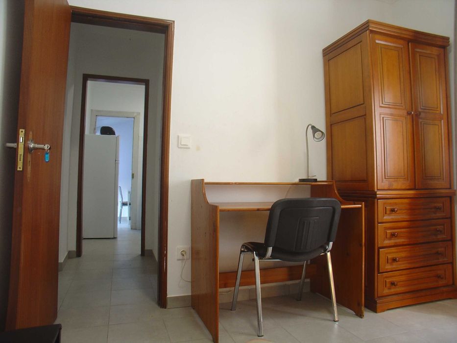 3 quartos mobilados, só para estudantes