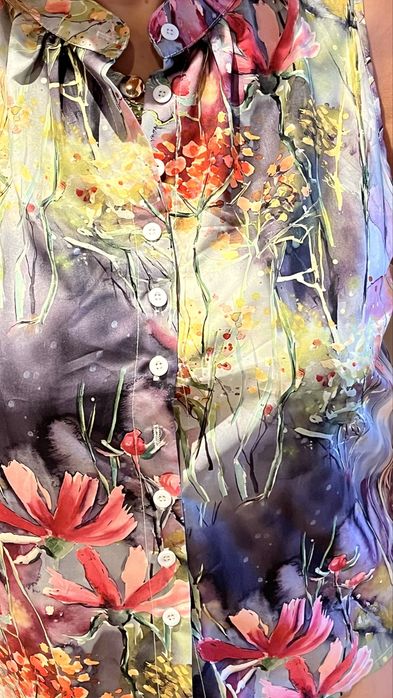 Blusa sem mangas XXL padrão floral colorido com botões