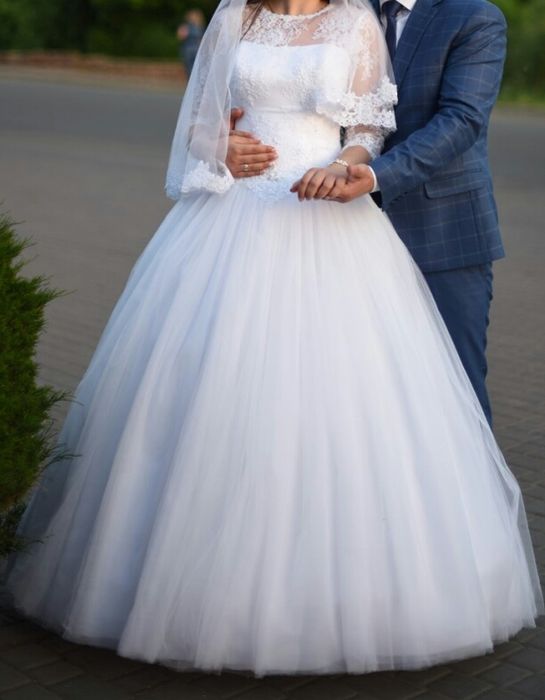 Продам вишукану весільну сукню