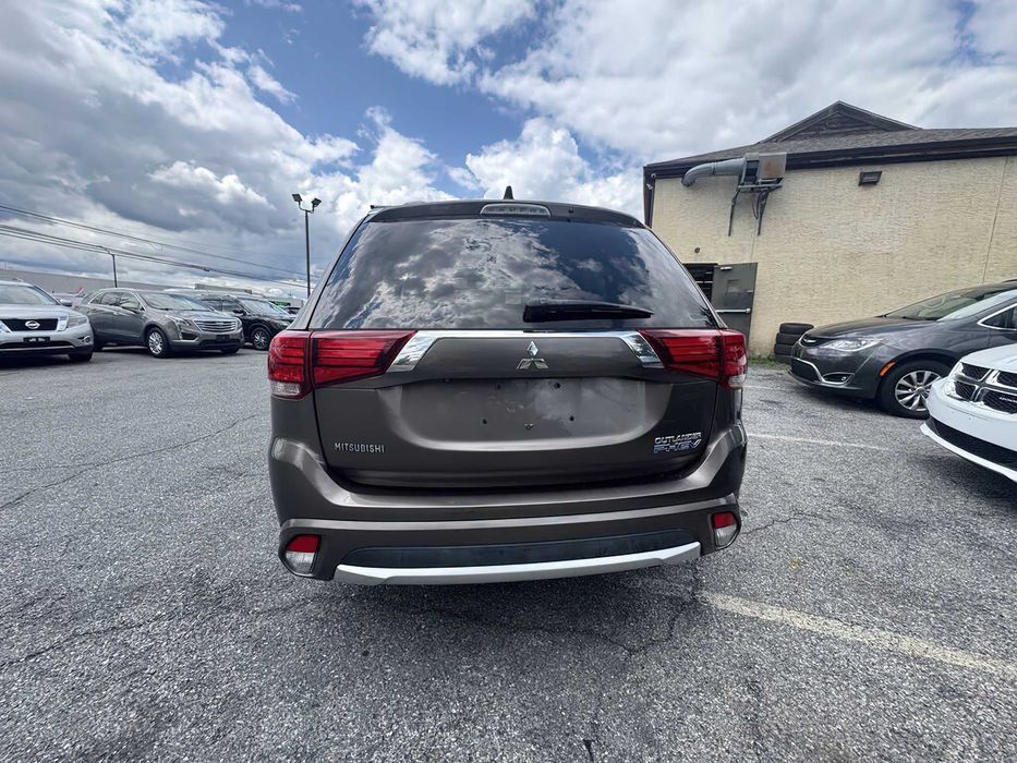 Mitsubishi Outlander Phev      2018