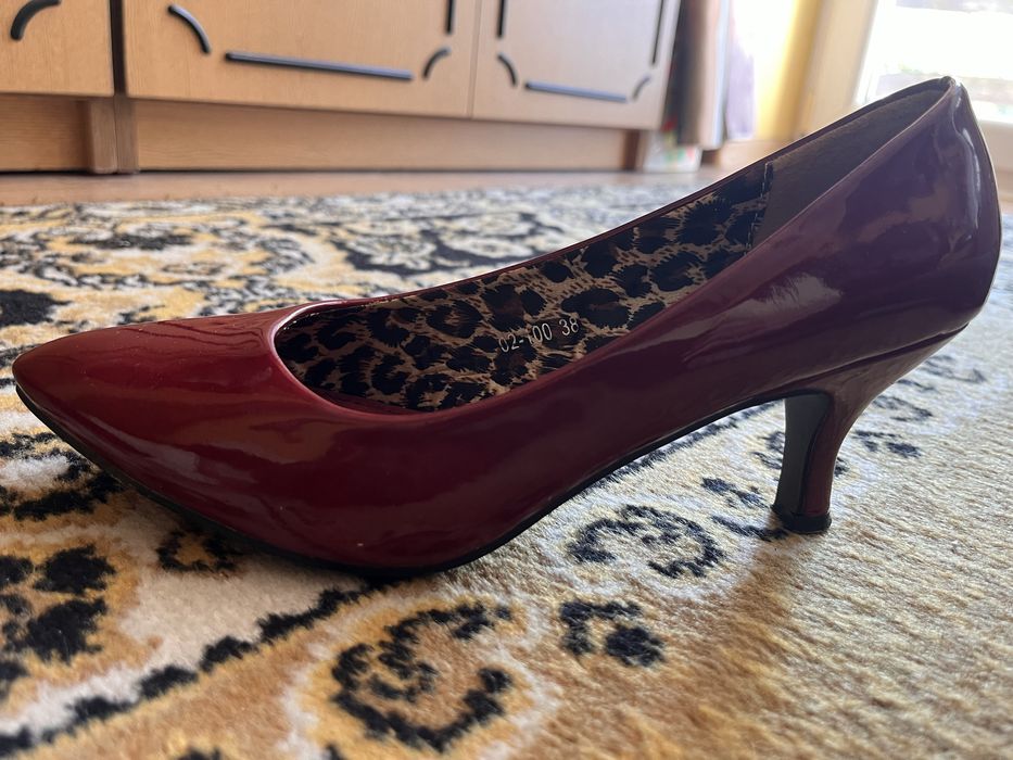 Czerwone szpilki Leilida