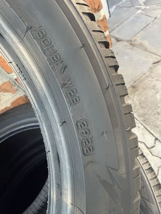 Резина Зима б/у Bridgestone 225/45R17