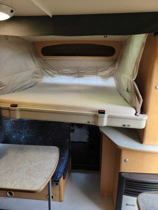 Autocaravana Challenger 103GA em ótimo estado, modelo de 2001