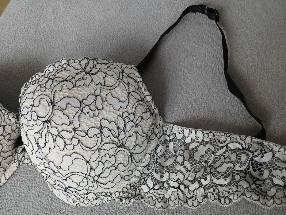 Biustonosz 85  D stan bdb