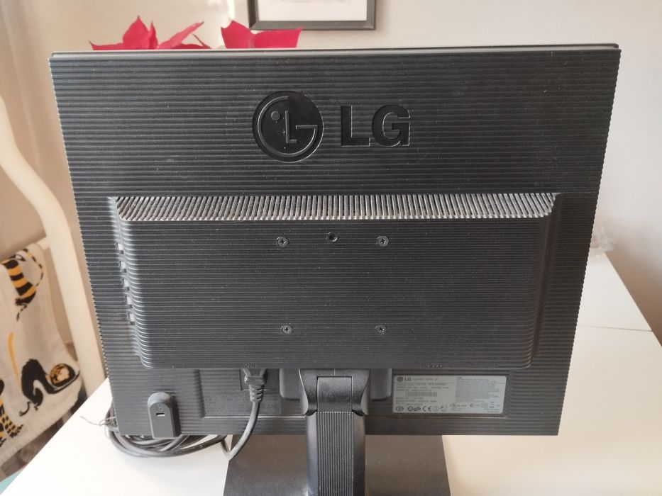 Монитор LG  L1919S