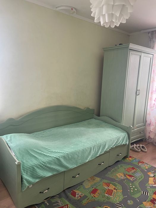 Меблі в дитячу (ліжко, шафа, комод, пенал, стіл)