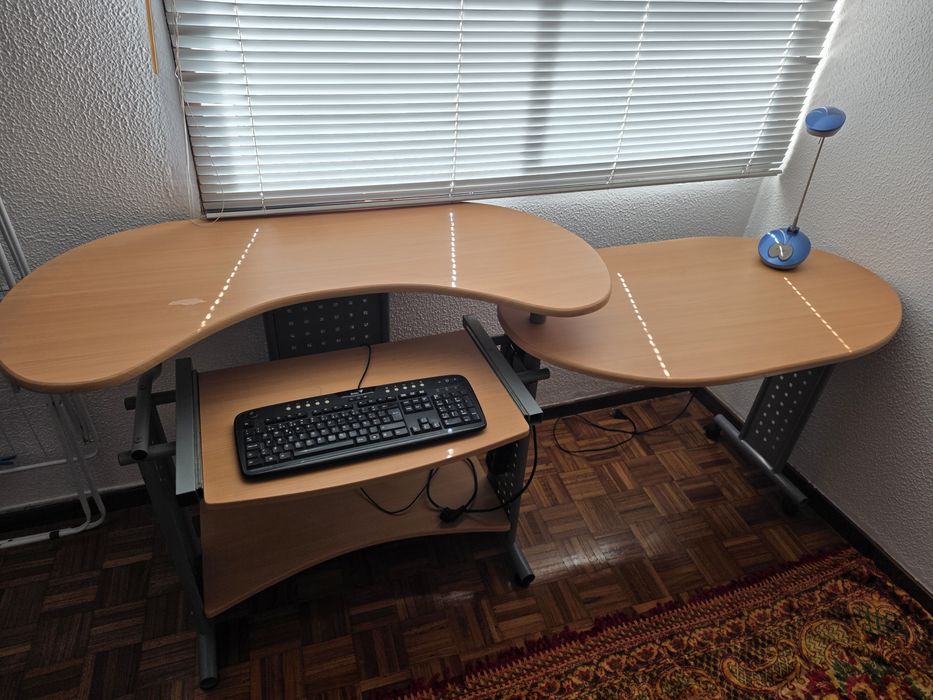 Secretária de Computador Extensível