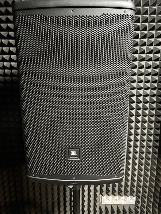 Продам активні колонки JBL 715