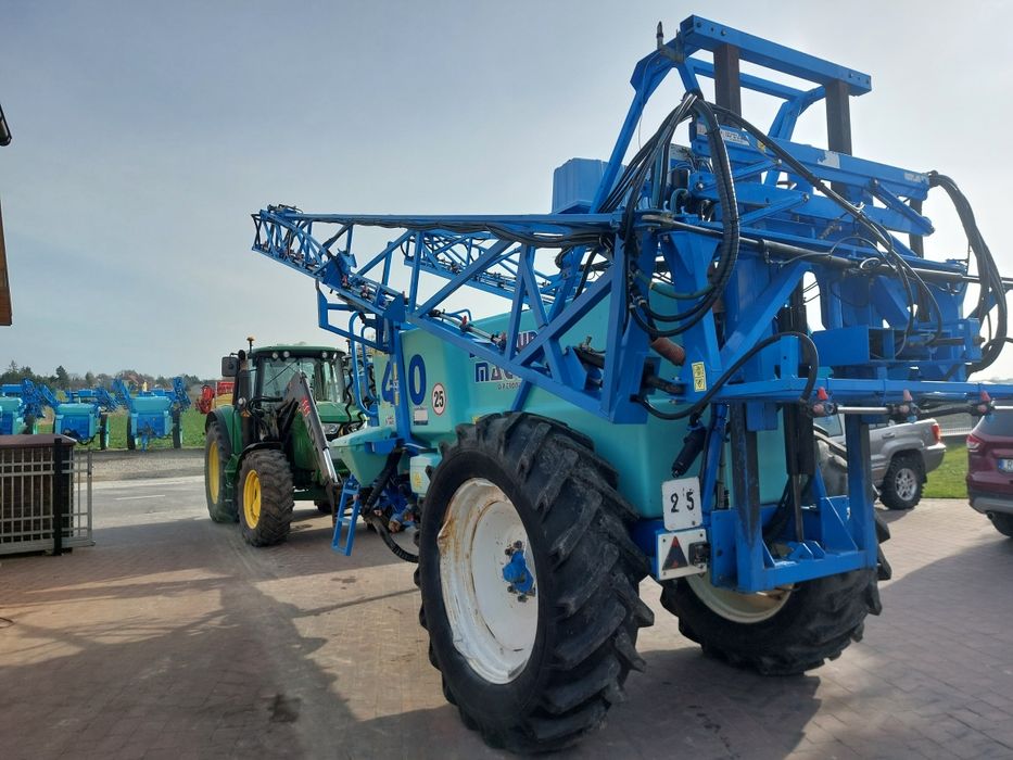 Opryskiwacz Berthoud Mack 40 2002r.24/21m