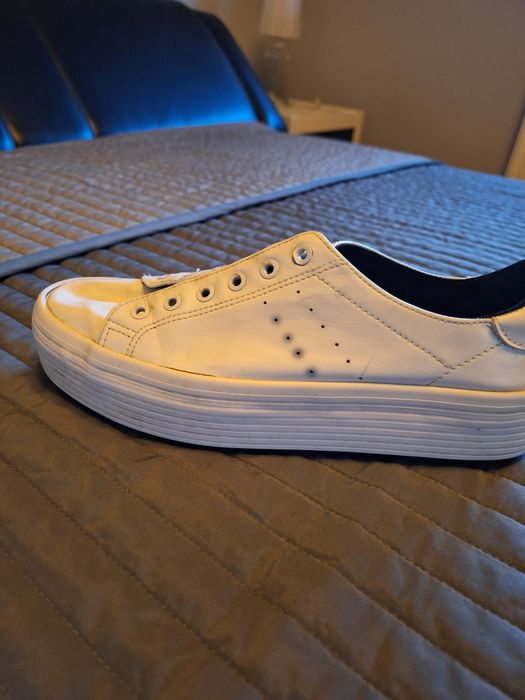 Sprzedam buty sportowe damskie
