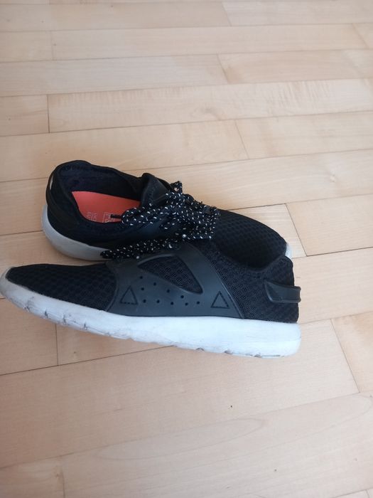 Buty sportowe firmy F&F