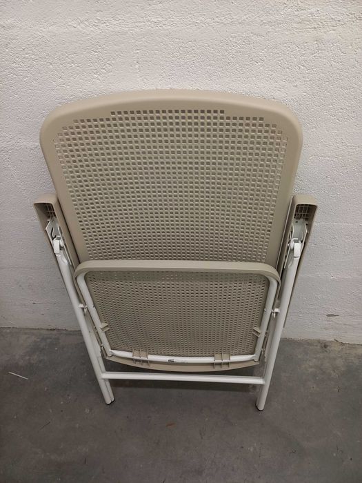 Cadeira IKEA modelo TORPARO