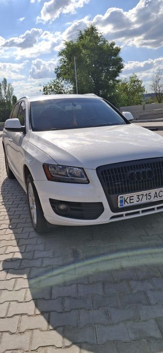 продам AUDI Q5  2011