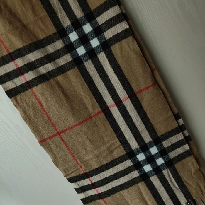 Шарф в стилі Burberry