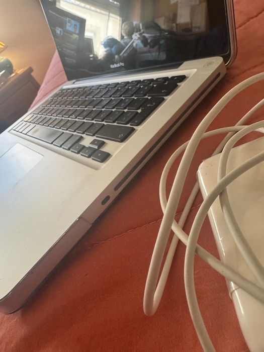 MacBook Pro 13” (Mid 2012) – i5 / 4GB RAM / 500GB  – Excelente estado