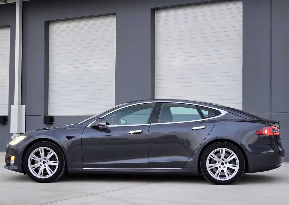 Tesla Model S      2021