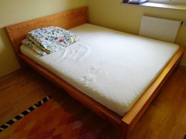 łóżko sosnowe z materacem