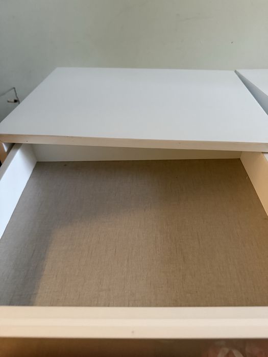 Duas cómodas flutuantes