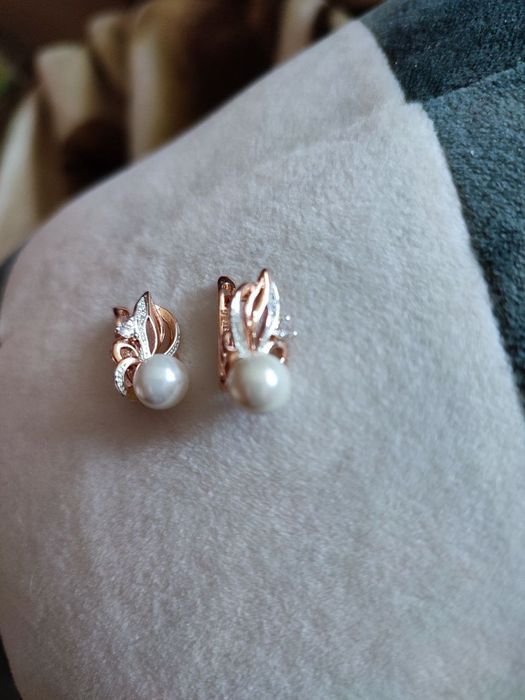 Сережки из медицинского золота