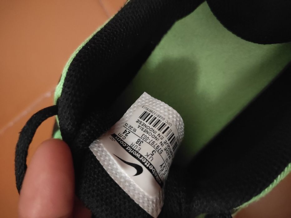 Chuteiras Nike Pretas e Verdes