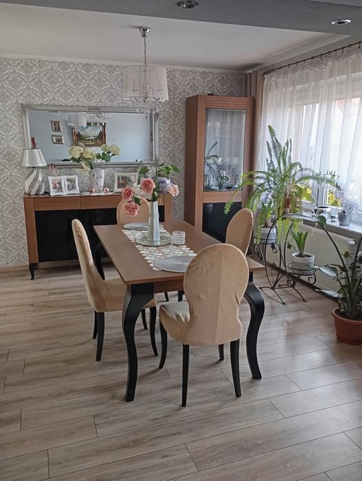 Duzy dom trzykodynacyjny murowany podpiwniczony