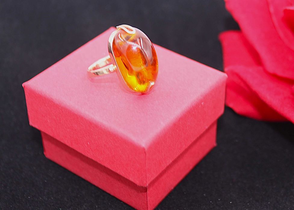 Złoty pierścionek p.585/4,31g z bursztynem