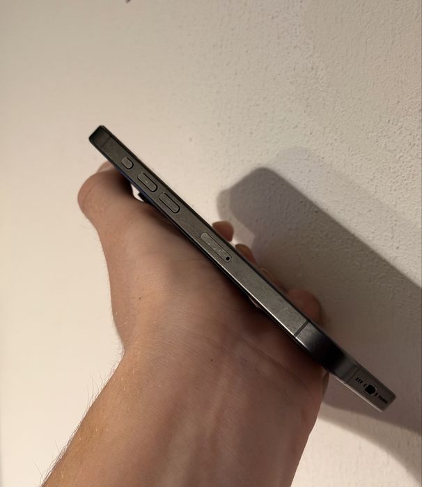 iPhone 15 Pro 100% Baterii