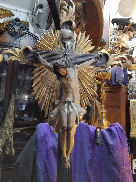 Crucifixo antigo em madeira e prata  policromado