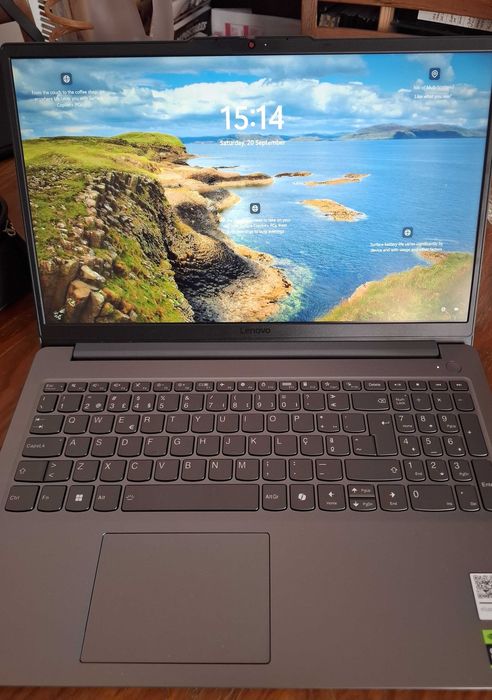 Portátil Lenovo LOQ Gaming Essential