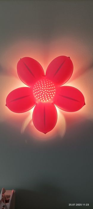 Lampa kwiatek na ścianę