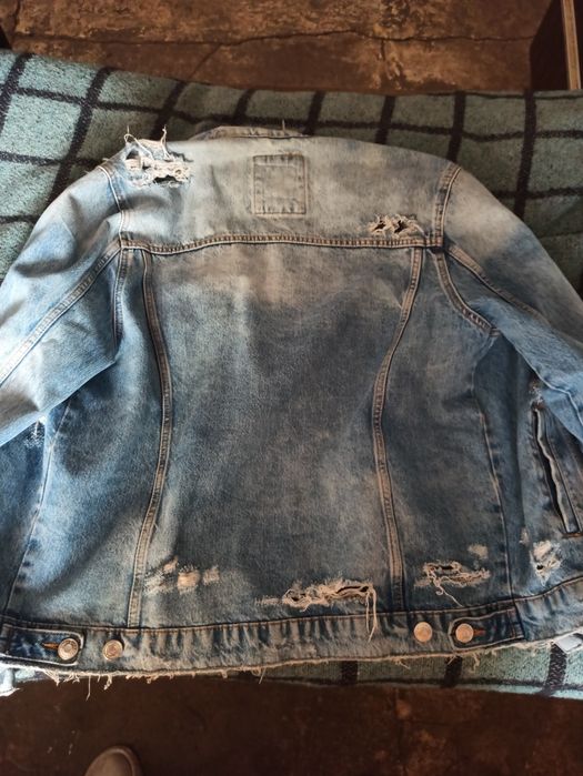Продам джинсовую мужскую куртку ZARA.